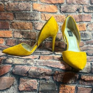 Jones New York Signature mustard heels pointy toe